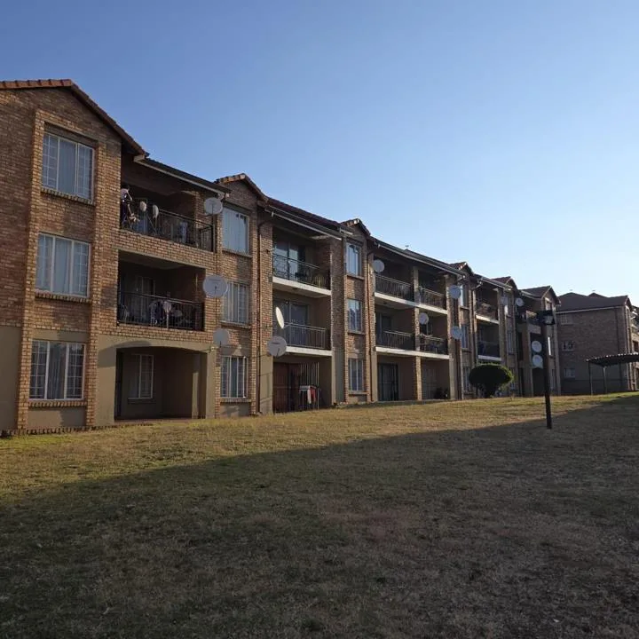2 Bedroom Apartment / flat to rent in Heuweloord