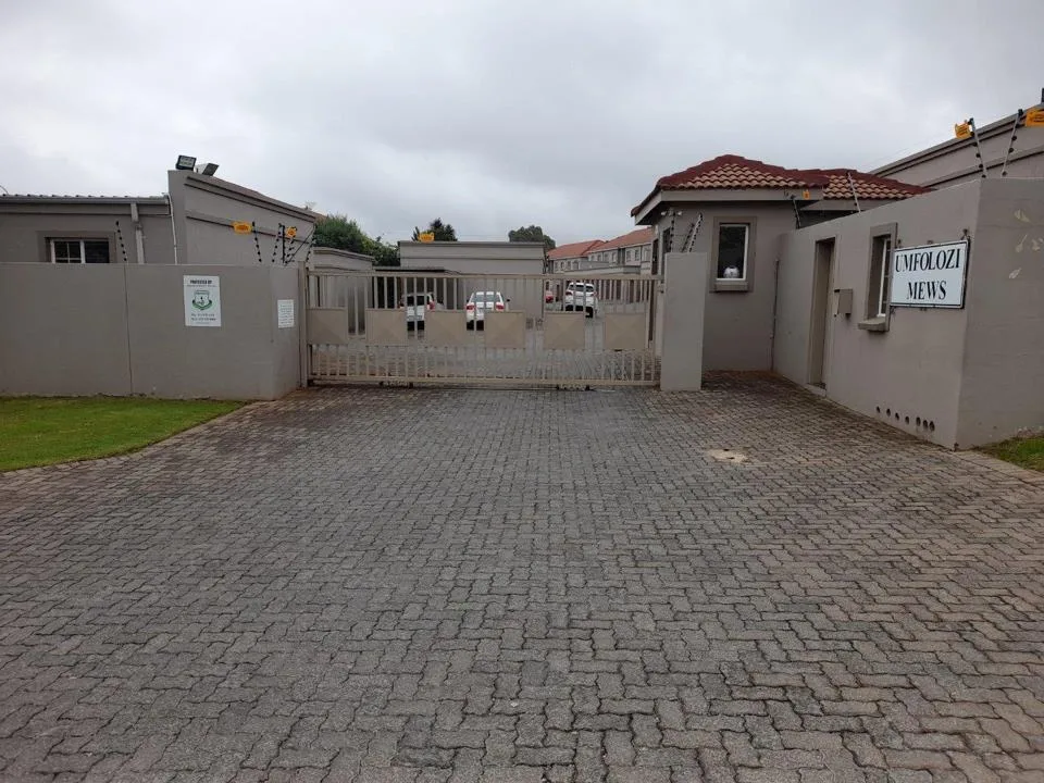 3 Bedroom Townhouse to rent in Roodekrans
