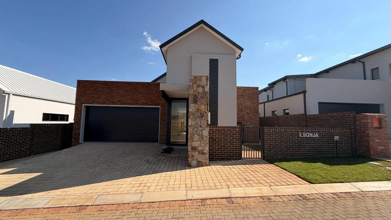 3 Bedroom House for sale in Helderzicht Eco Estate