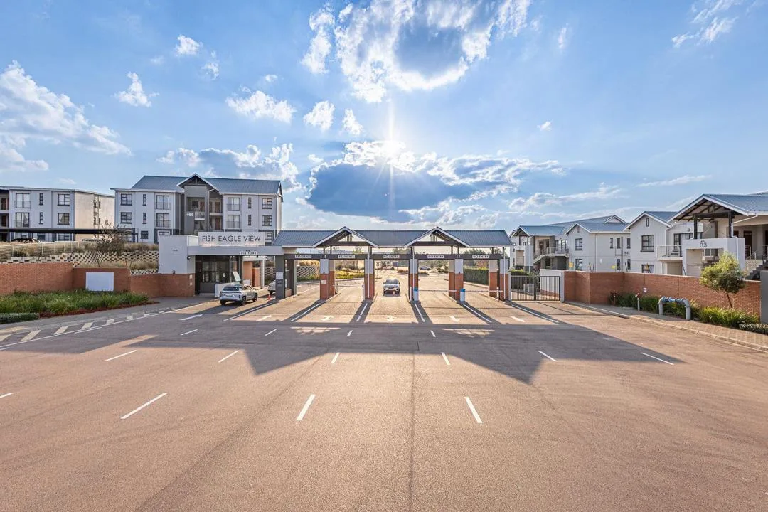 3 Bedroom Apartment / flat to rent in Longlake