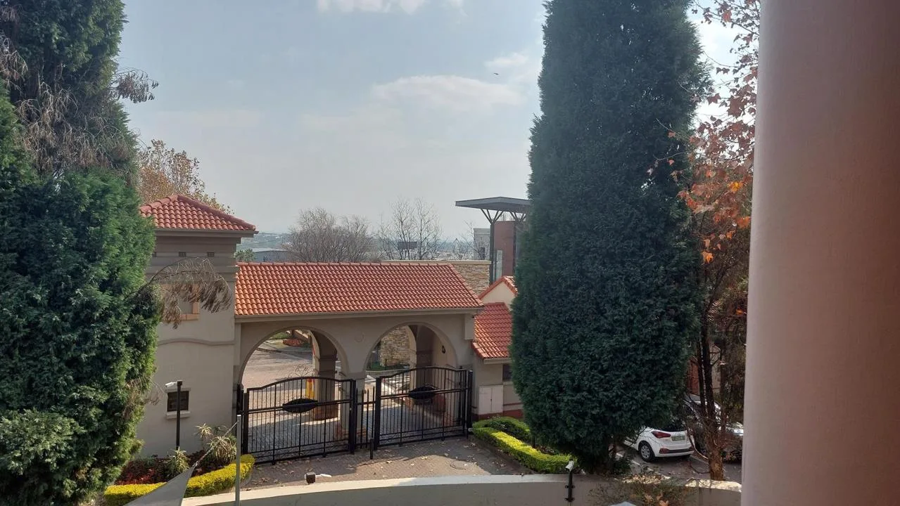 2 Bedroom Apartment / flat to rent in Pineslopes