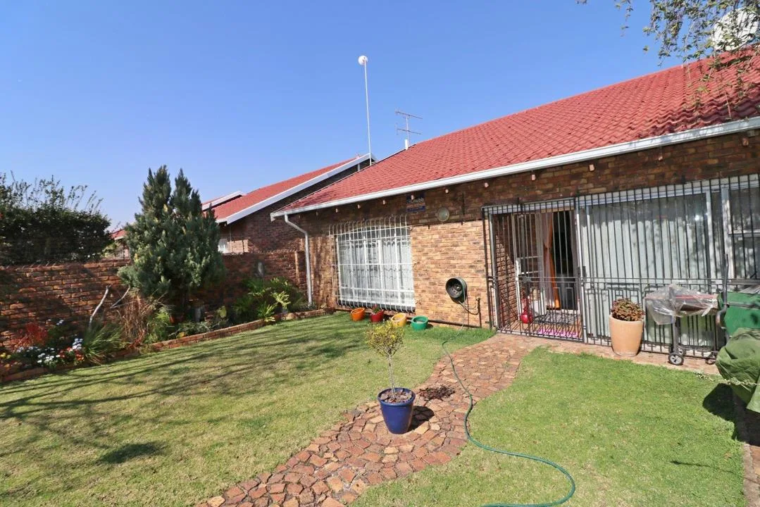 2 Bedroom Apartment / flat to rent in Glen Marais