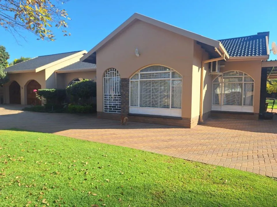 6 Bedroom House for sale in Flamwood