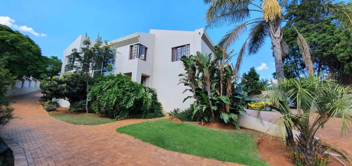 3 Bedroom Townhouse to rent in Constantia Kloof