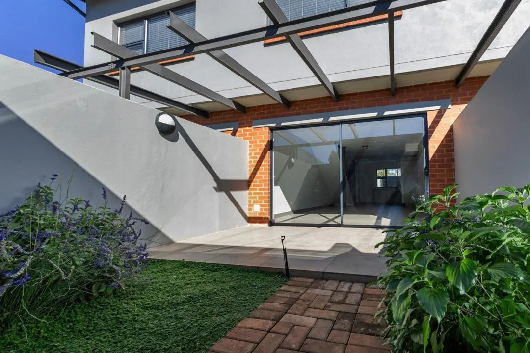 2 Bedroom Townhouse to rent in Olympus AH