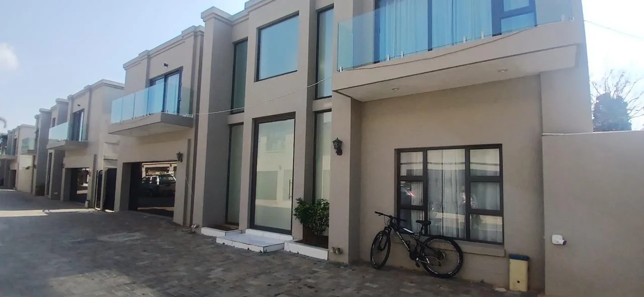 5 Bedroom Townhouse to rent in Bedfordview