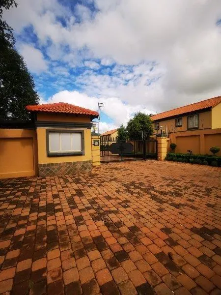 2 Bedroom Townhouse to rent in Annlin
