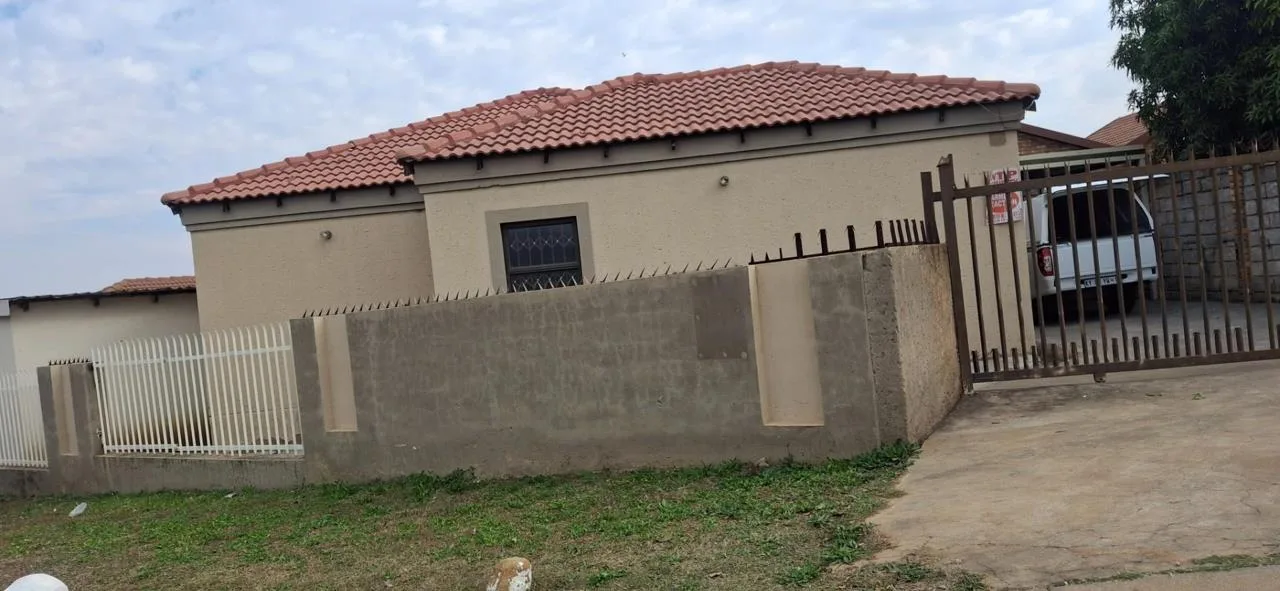 3 Bedroom House to rent in Lotus Gardens