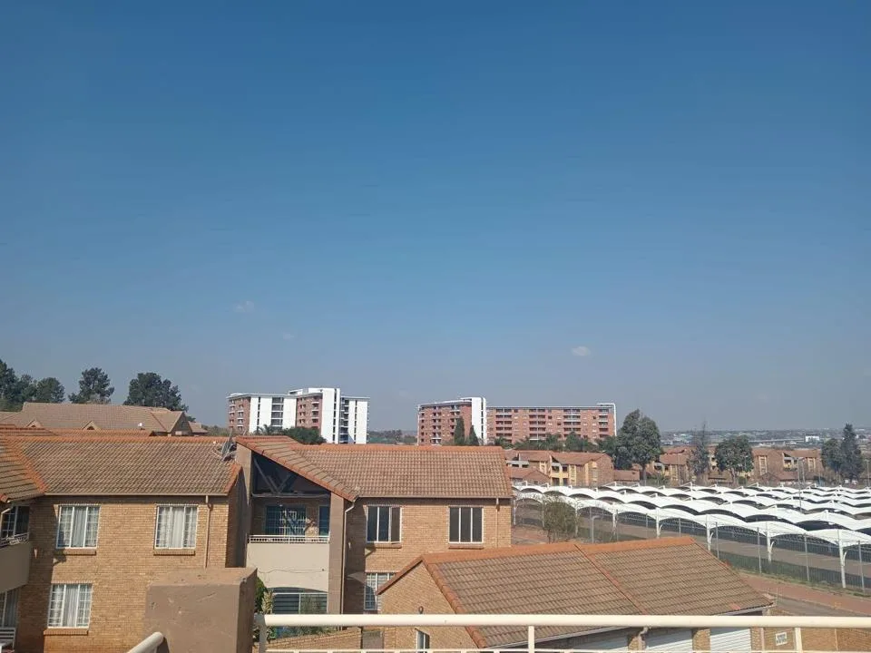 2 Bedroom Apartment / flat to rent in Die Hoewes