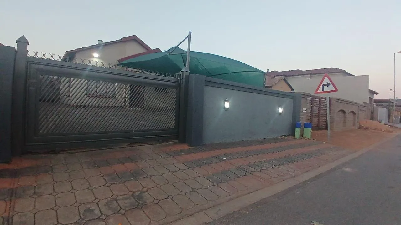 2 Bedroom House to rent in Soshanguve East