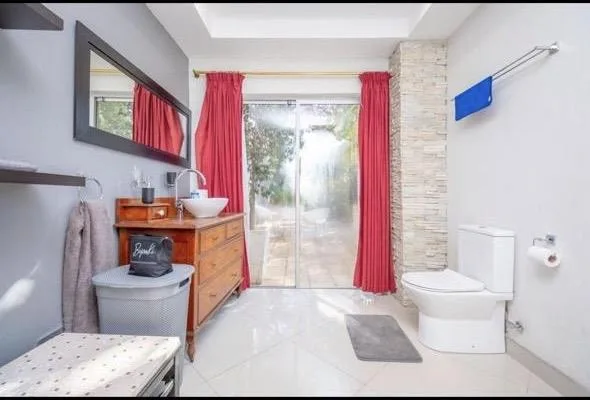 1 Bedroom Apartment / flat to rent in Emmarentia