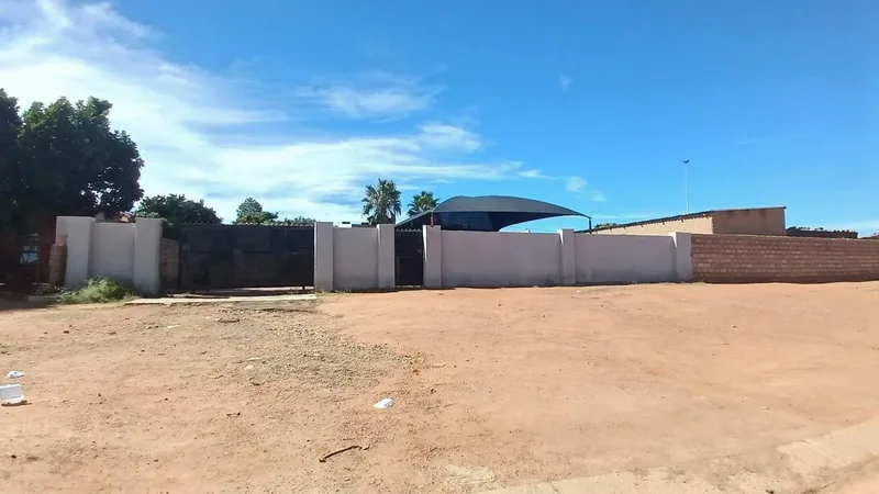 2 Bedroom House to rent in Soshanguve V