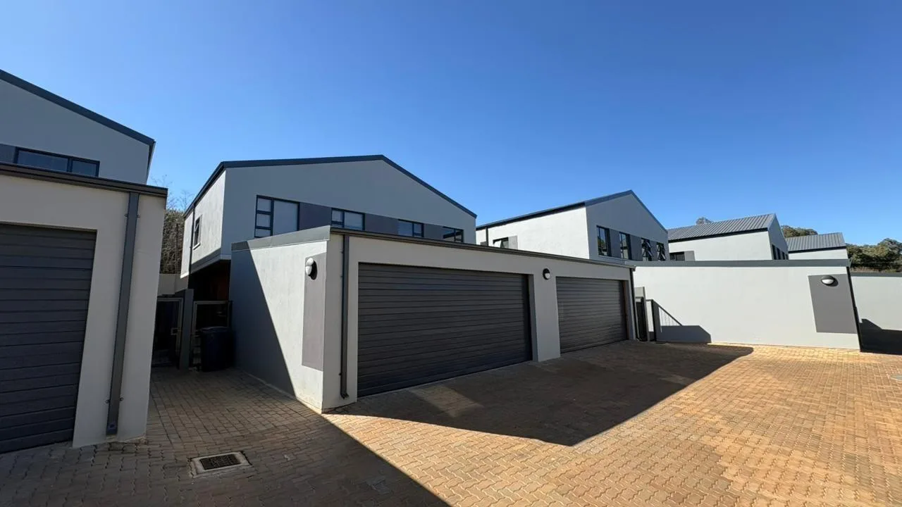 3 Bedroom Townhouse to rent in Olympus AH
