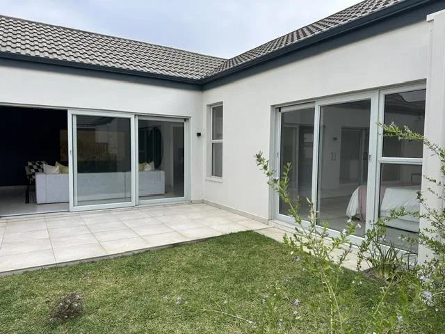 3 Bedroom House to rent in Sheffield Beach