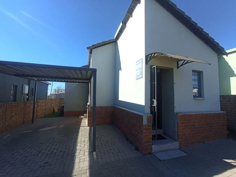 2 Bedroom House to rent in South Hills