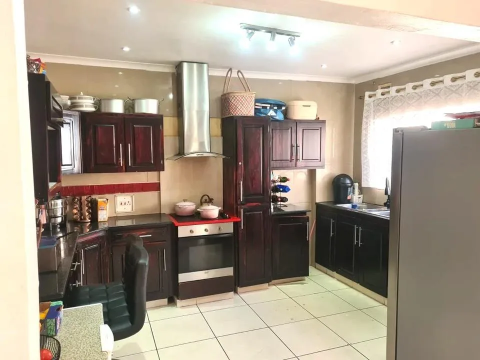 3 Bedroom House to rent in Berkshire Downs