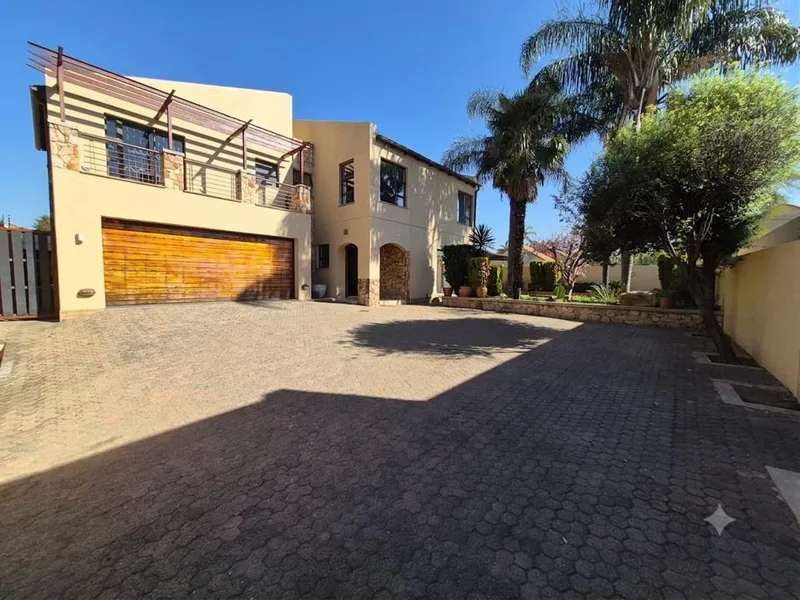 4 Bedroom House to rent in Bedfordview