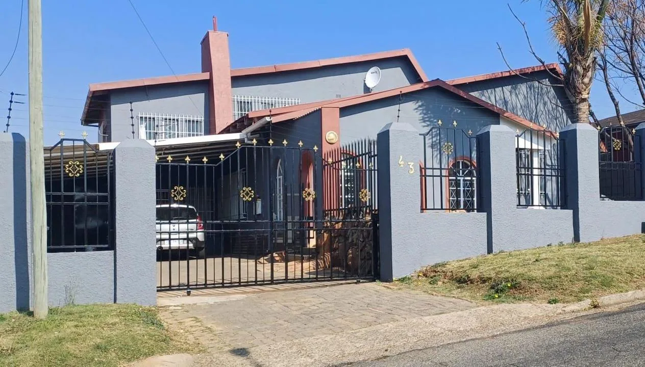 3 Bedroom House to rent in South Crest