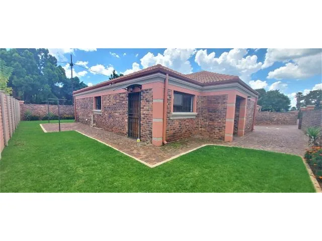 2 Bedroom House to rent in Rothdene