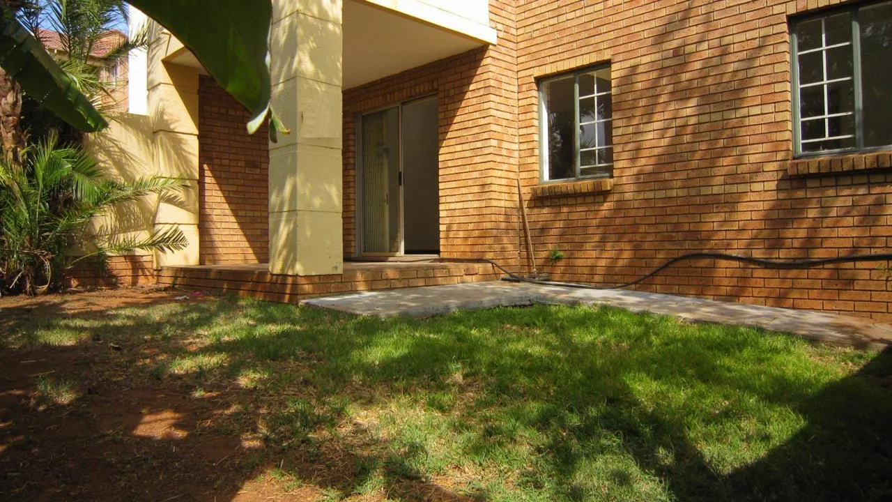 2 Bedroom Townhouse to rent in Die Hoewes