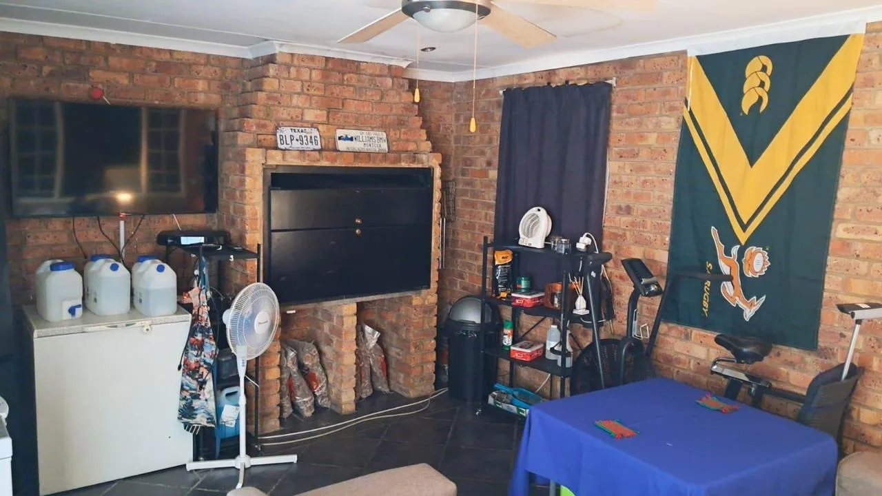 2 Bedroom Townhouse to rent in Rooihuiskraal North
