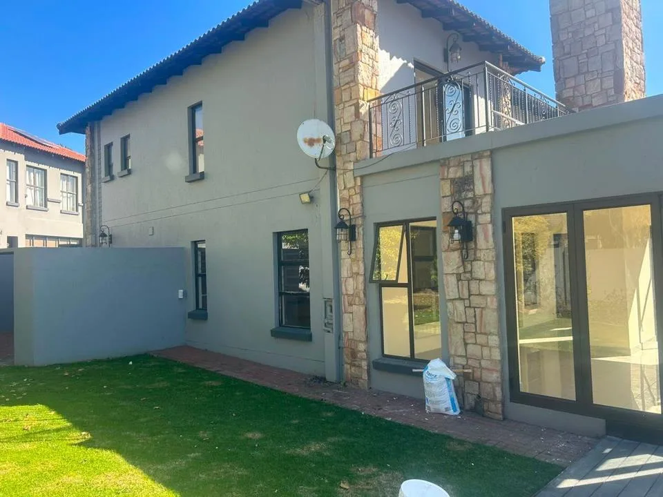 4 Bedroom House to rent in Greenstone Hill