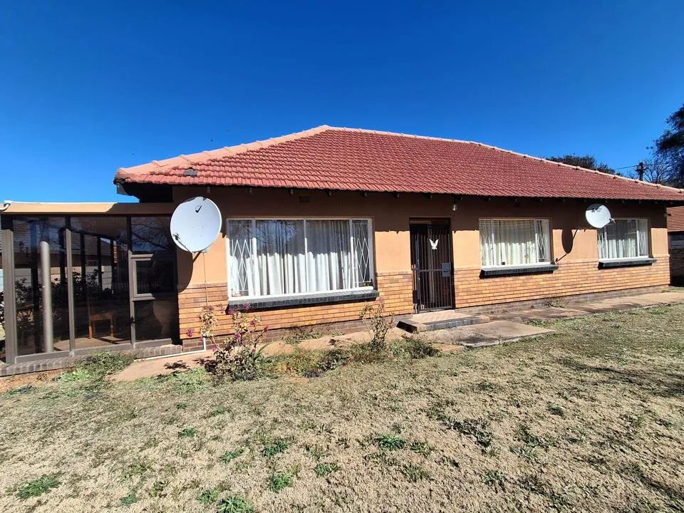 3 Bedroom House for sale in Stilfontein Ext 4