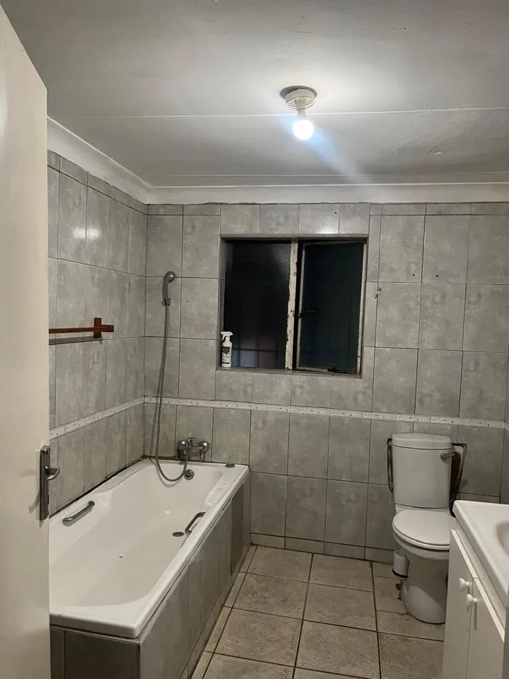 2 Bedroom House to rent in Glen Austin AH