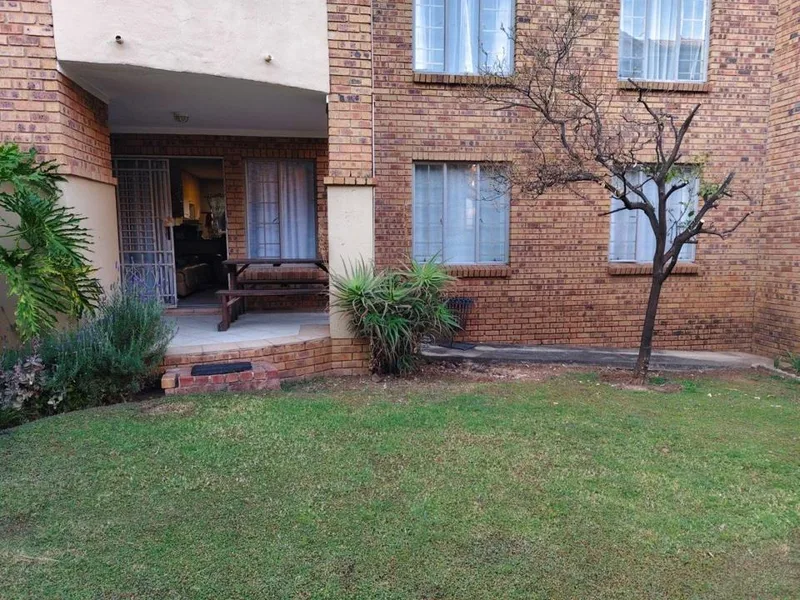 2 Bedroom Apartment / flat to rent in Die Hoewes