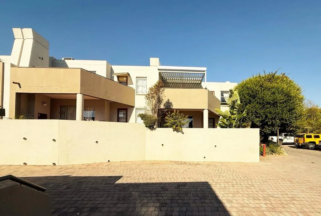 3 Bedroom Apartment / flat to rent in Bryanston