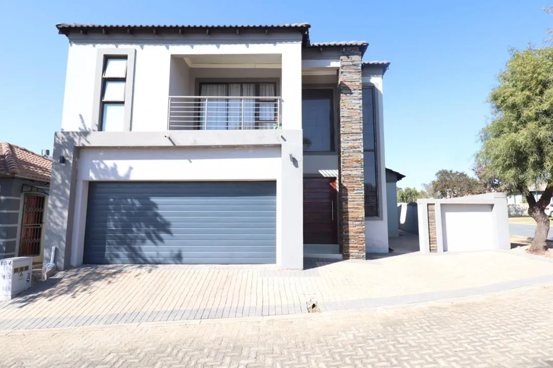 4 Bedroom House to rent in Waterfall View