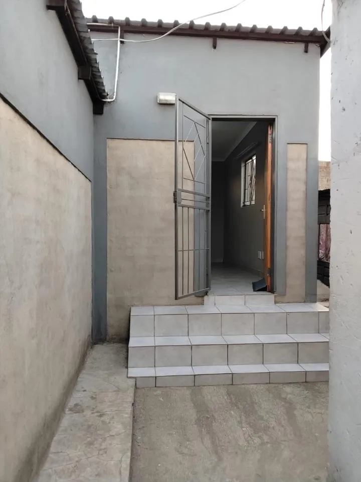 Apartment / flat to rent in Phomolong