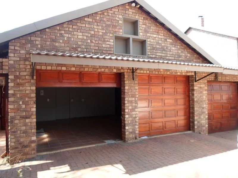 6 Bedroom House to rent in Doornpoort