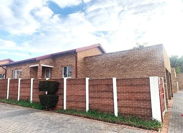 3 Bedroom Townhouse to rent in Weltevreden Park