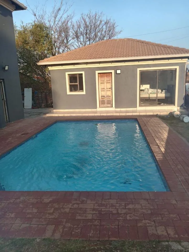 1 Bedroom House to rent in Suideroord