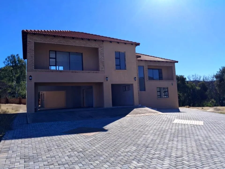 6 Bedroom House for sale in Buffelspoort Eco Estate