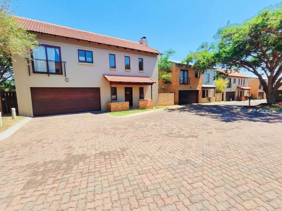 3 Bedroom Townhouse to rent in Carlswald North Estate