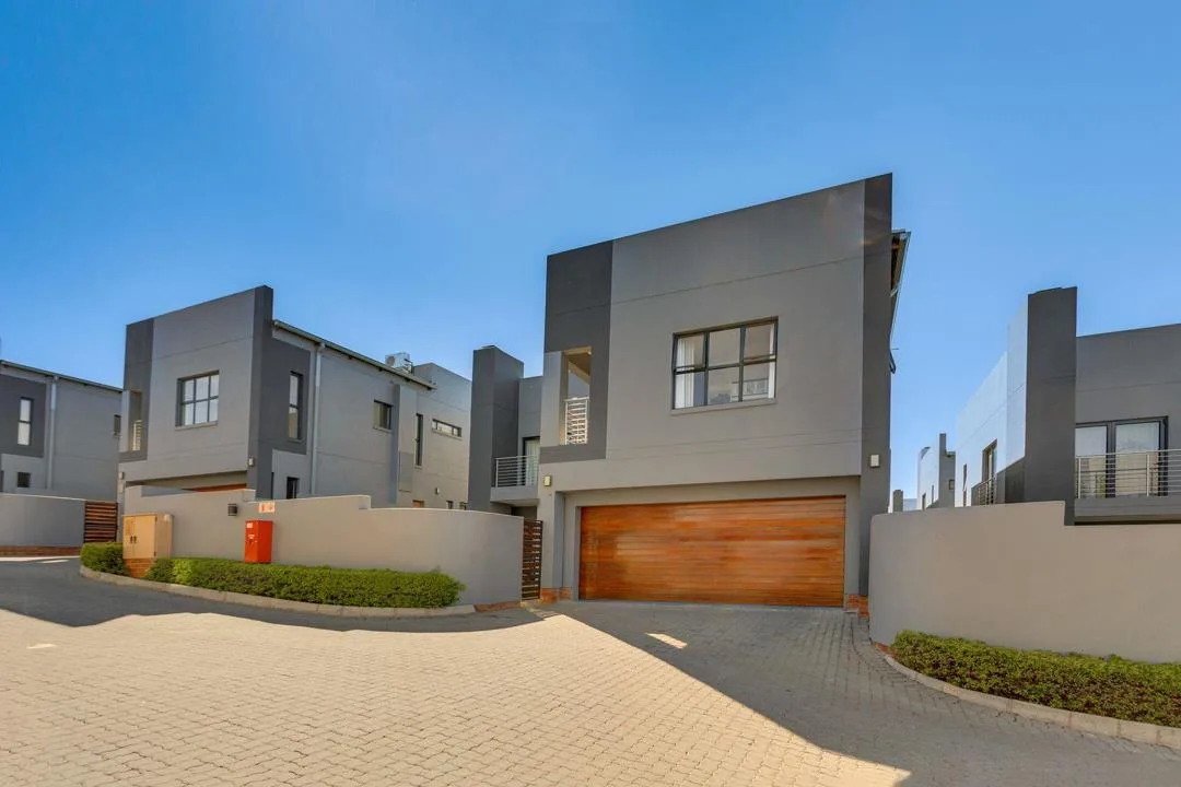 4 Bedroom Townhouse to rent in Bryanston