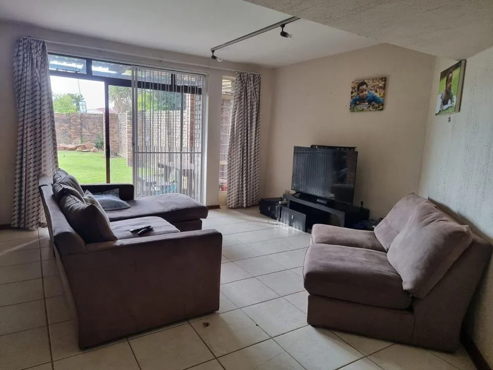 3 Bedroom Apartment / flat to rent in Halfway Gardens