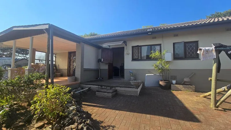 2 Bedroom House to rent in Uvongo