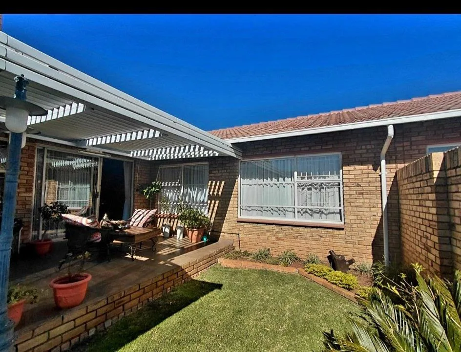 3 Bedroom Townhouse to rent in Noordheuwel