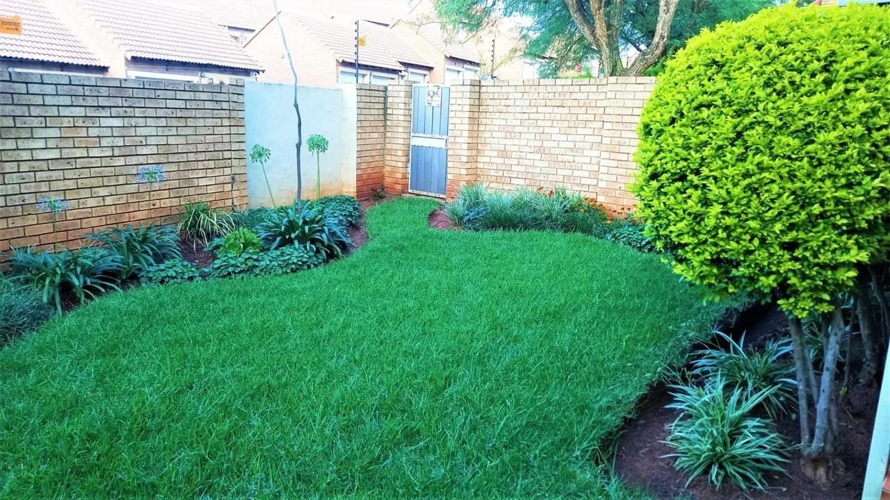 2 Bedroom Townhouse to rent in Mooikloof Ridge