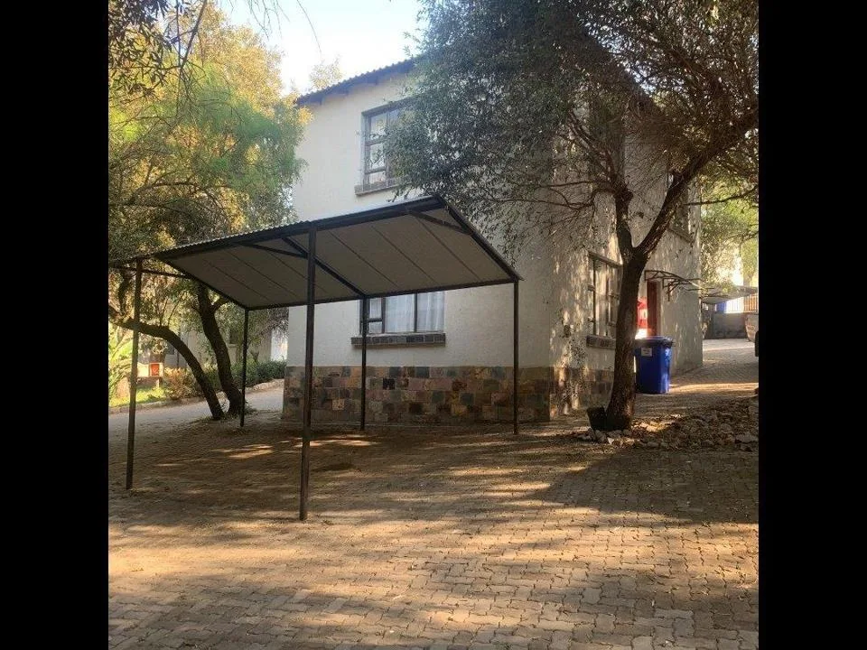 2 Bedroom Townhouse to rent in Roodeplaat