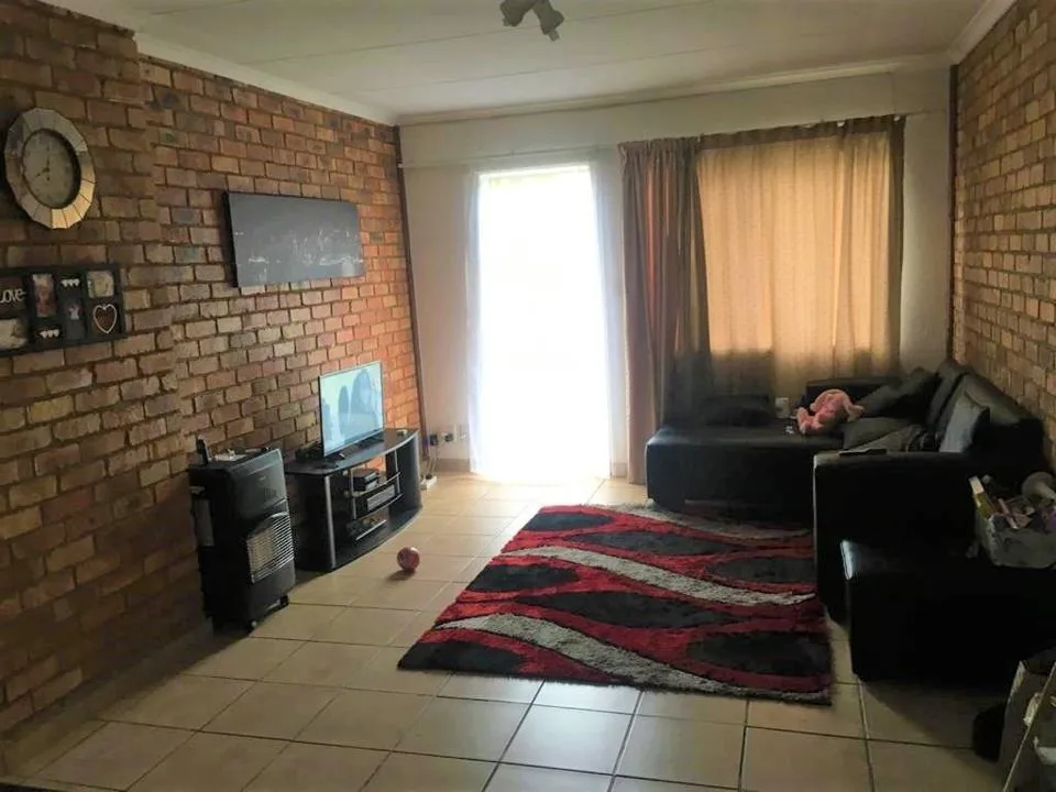2 Bedroom Townhouse to rent in Rietfontein