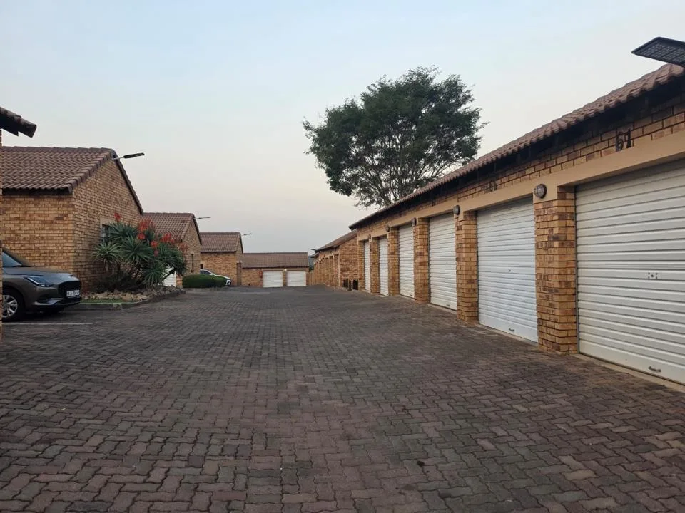 2 Bedroom Apartment / flat to rent in Mooikloof Ridge