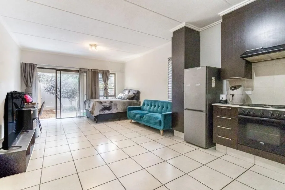 0.5 Bedroom Apartment / flat to rent in Paulshof