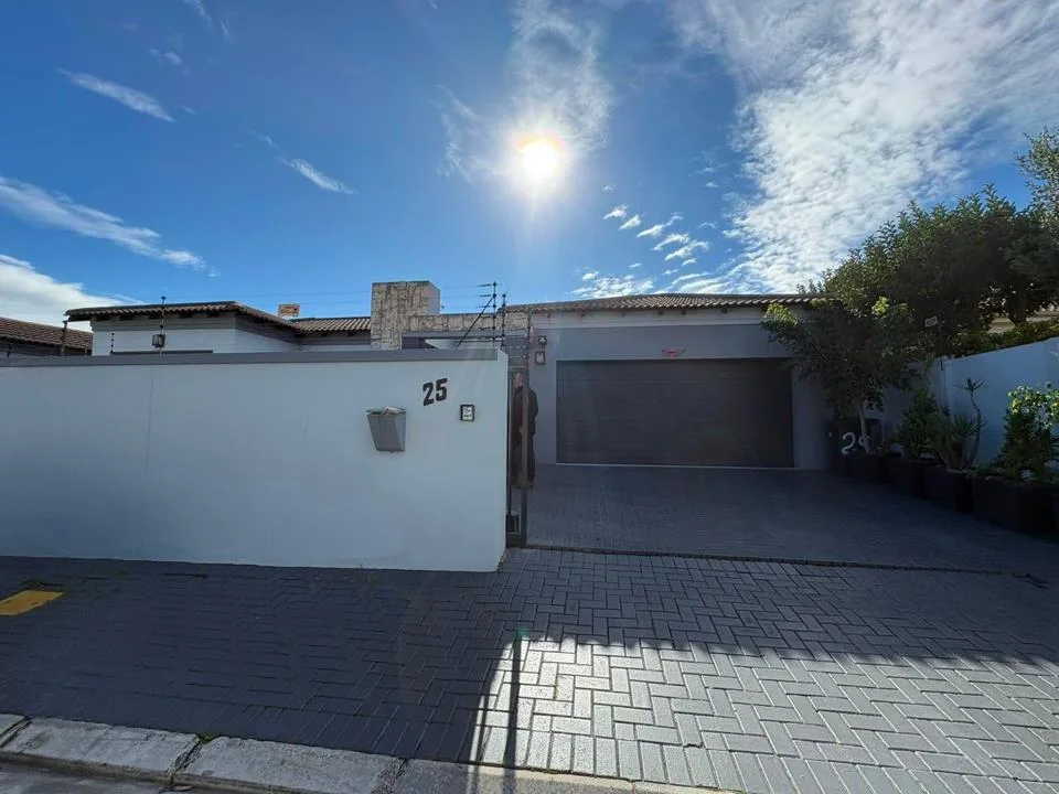 4 Bedroom House to rent in Parklands