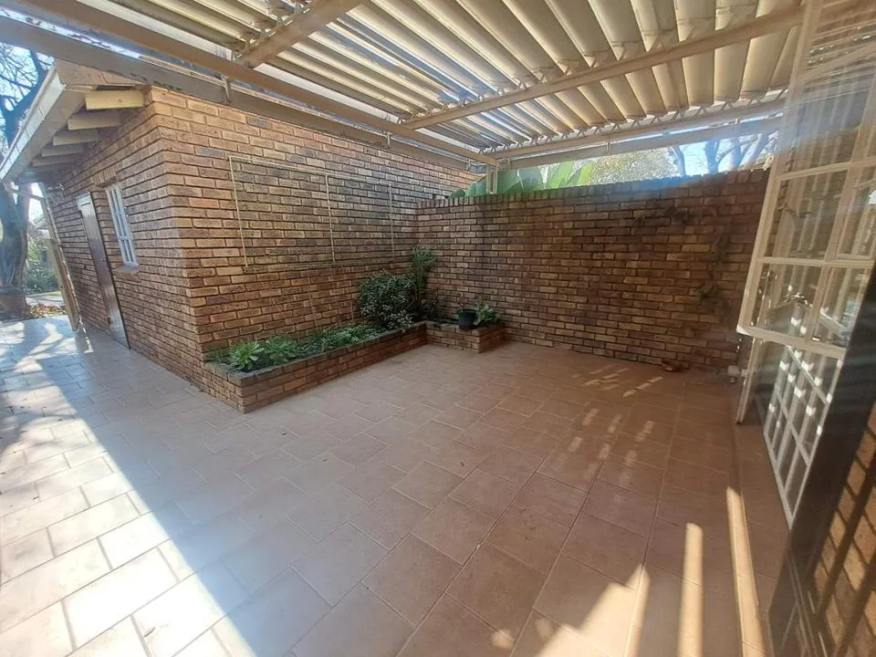2 Bedroom Townhouse to rent in Val De Grace