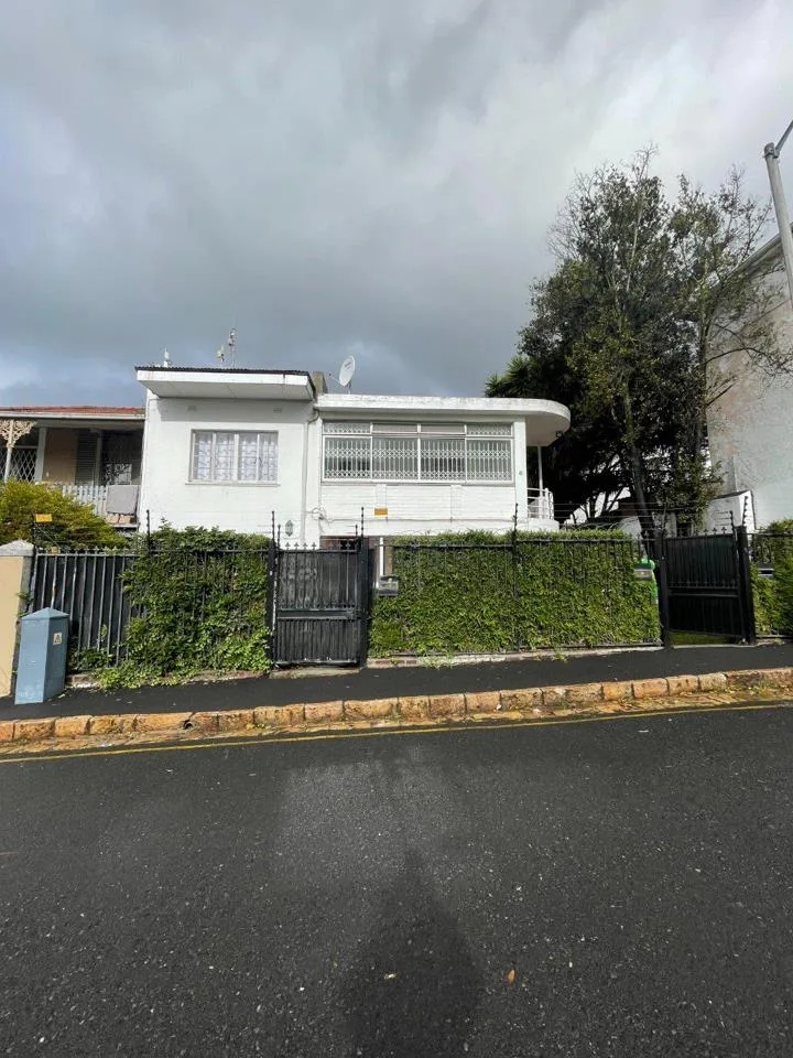 4 Bedroom Apartment / flat to rent in Rosebank