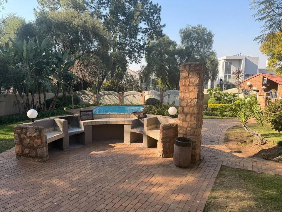 3 Bedroom Apartment / flat to rent in Morningside